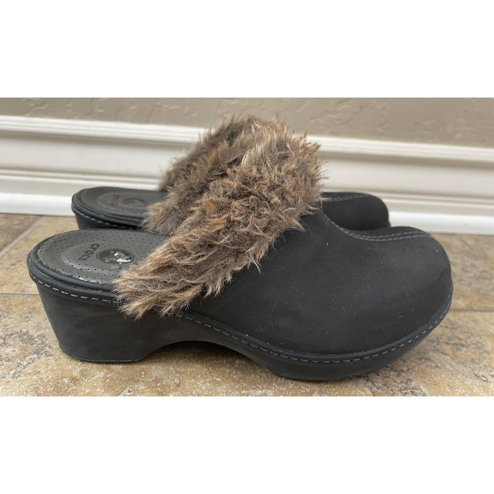 CROCS 16288 Cobbler Fuzz Faux Fur Lined Clogs Mules Dark Brown Womens Sz 8 Suede